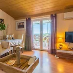 Charmantes Nur 700 Meter Zum Mit Meerblick, Pool, Bbq, Privatparkplatz * Crikvenica