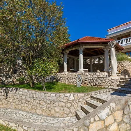 Charmantes Nur 700 Meter Zum Mit Meerblick, Pool, Bbq, Privatparkplatz