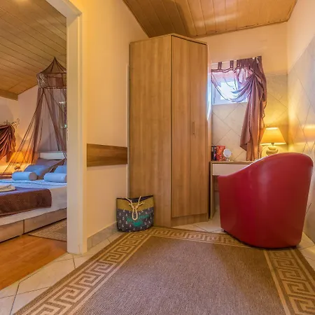 Charmantes Nur 700 Meter Zum Mit Meerblick, Pool, Bbq, Privatparkplatz