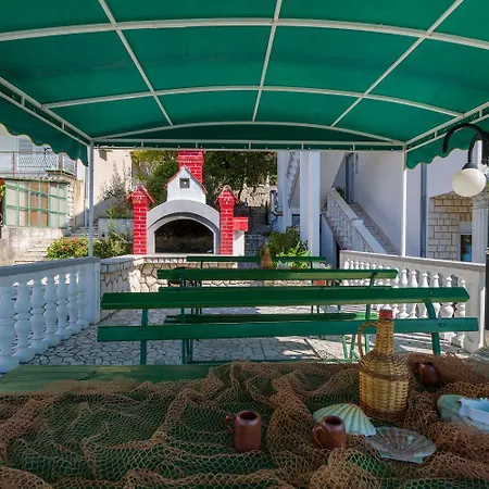 Charmantes Nur 700 Meter Zum Mit Meerblick, Pool, Bbq, Privatparkplatz Apartman Crikvenica