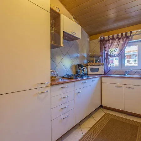 Charmantes Nur 700 Meter Zum Mit Meerblick, Pool, Bbq, Privatparkplatz
