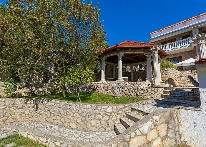 Charmantes Nur 700 Meter Zum Mit Meerblick, Pool, Bbq, Privatparkplatz