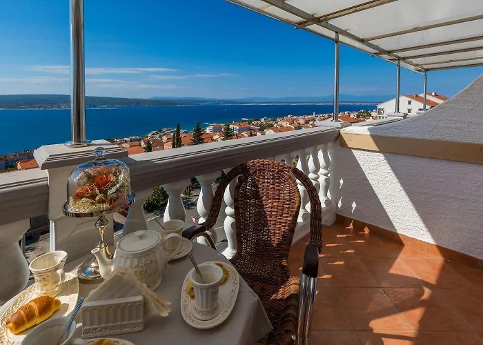 Charmantes Nur 700 Meter Zum Mit Meerblick, Pool, Bbq, Privatparkplatz Apartman