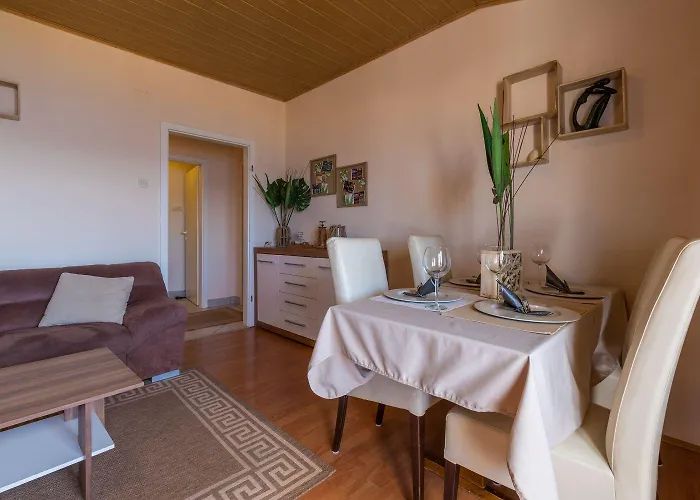 Charmantes Nur 700 Meter Zum Mit Meerblick, Pool, Bbq, Privatparkplatz Apartman *