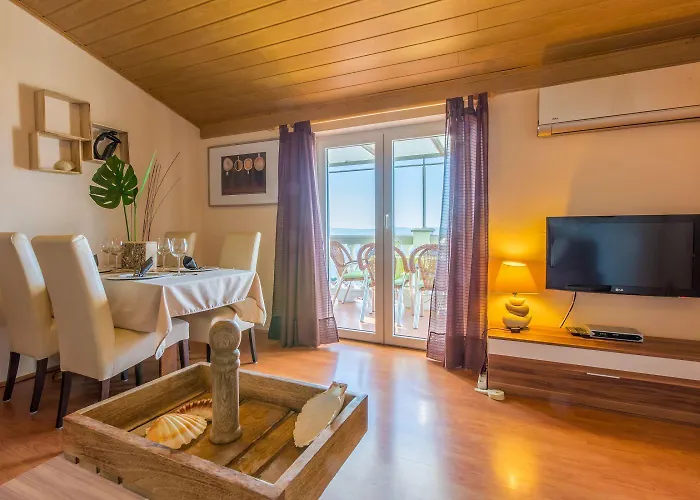 Charmantes Nur 700 Meter Zum Mit Meerblick, Pool, Bbq, Privatparkplatz * Crikvenica