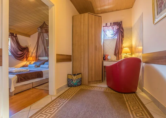 Charmantes Nur 700 Meter Zum Mit Meerblick, Pool, Bbq, Privatparkplatz