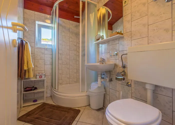 Charmantes Nur 700 Meter Zum Mit Meerblick, Pool, Bbq, Privatparkplatz Apartman Crikvenica