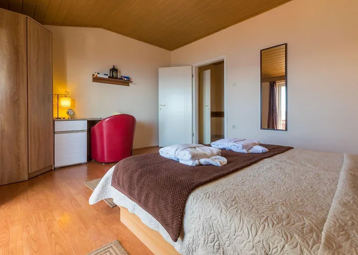 Charmantes Nur 700 Meter Zum Mit Meerblick, Pool, Bbq, Privatparkplatz *